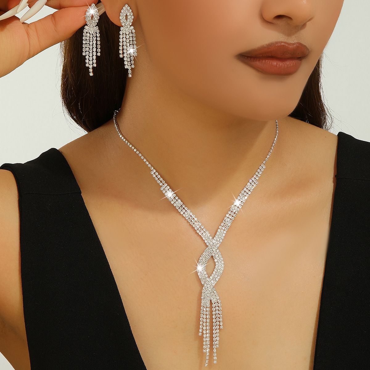 Eco-Friendly Full Rhinestone Twisted Geometric Fringe Tassel 2Pcs Jewelry Set For Women, Adjustable Collarbone Necklace & Long Teardrop Tassel Drop Earrings, Silver Tone Sparkly Formal Ornaments, Fashion Versatile Matching Accessories For Bridal Wedding Evening Banquet Prom Dresses, Glamorous Gift Jewellery For Ladies
