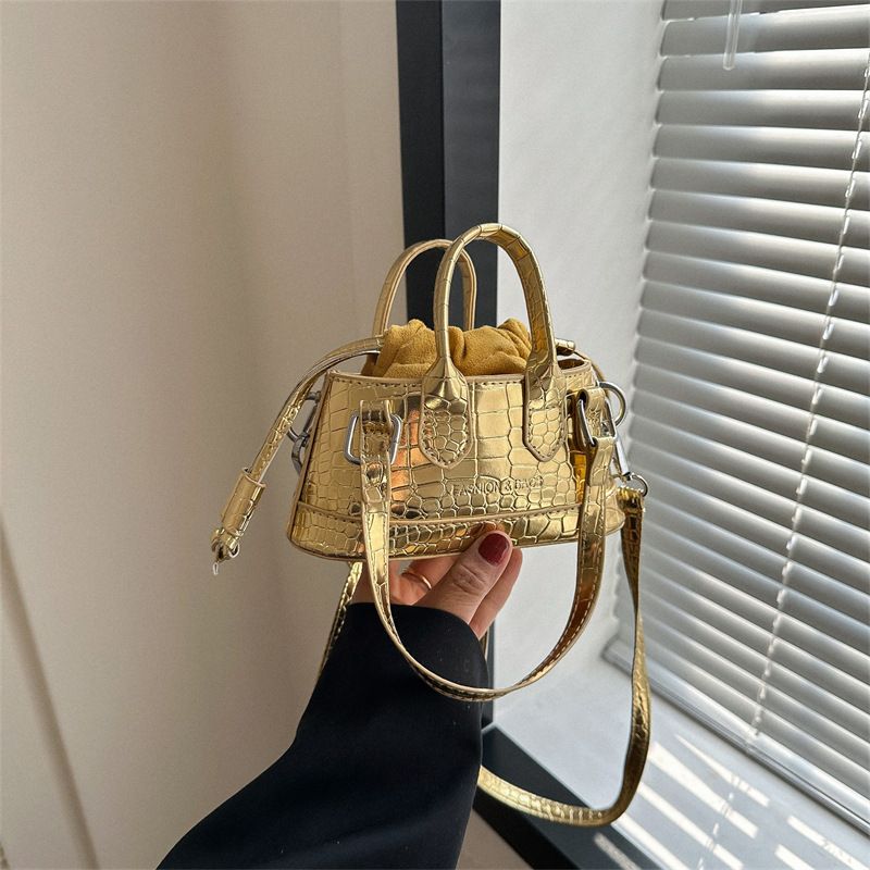 Niche design small bag female 2023 spring new fashion simple hand bag leisure commuter crossbody bag female bag 026490