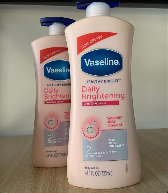 Vaseline Healthy Bright Body Lotion Daily Brightening Body Moisturizer with Sunscreen for Dry Skin Lotion for Non-Greasy glowing skin, 725ML.