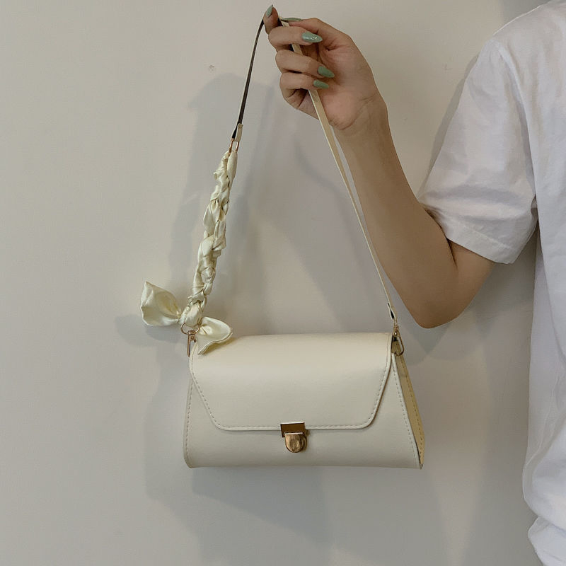 Summer niche design bag 2021 new fashion chain one shoulder armpit bag bag across the female bag versatile INS