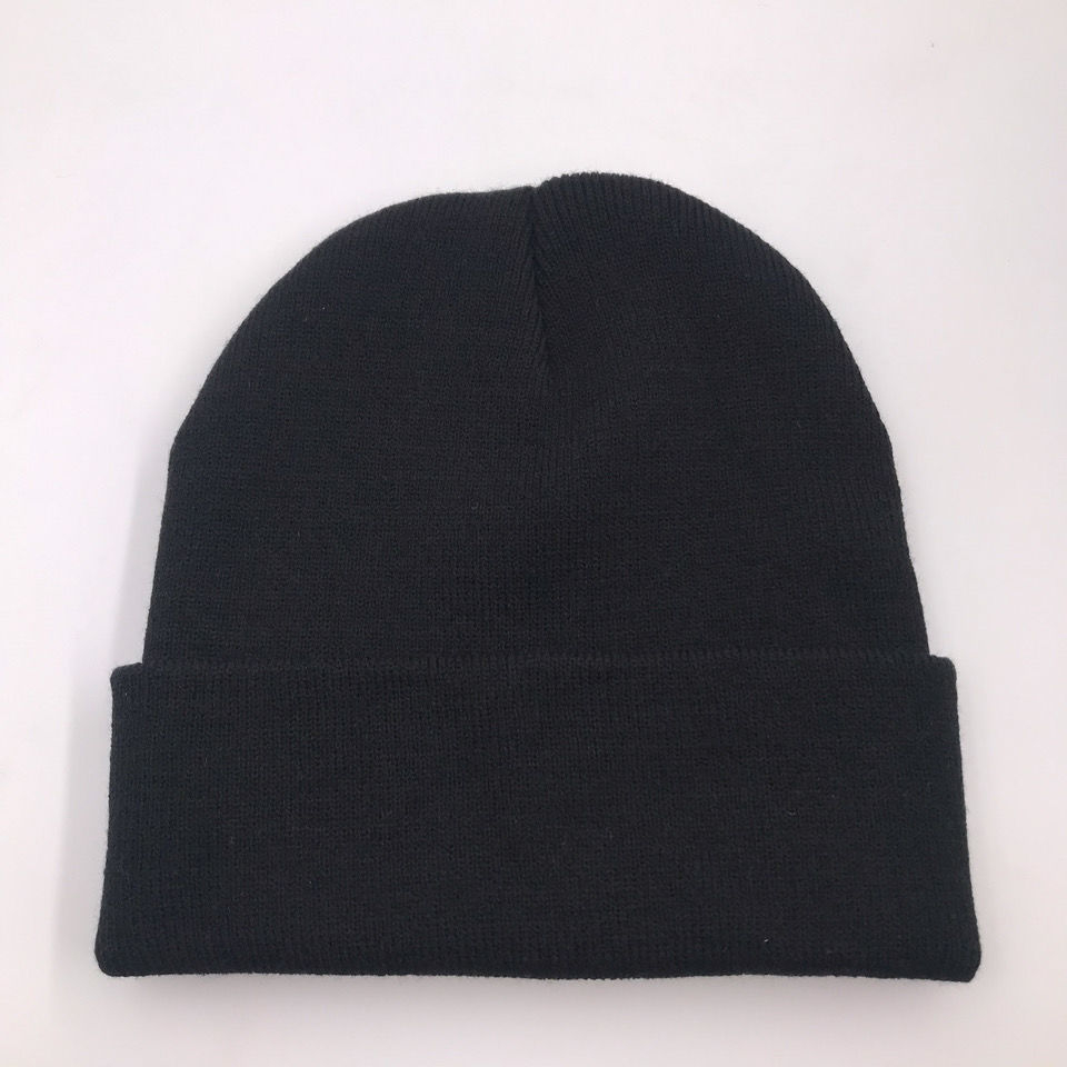 European And American Manchester United Fans Embroidered Knitted Woolen Cap Warm And Versatile C Ronaldo Fans Winter Hat Red one size