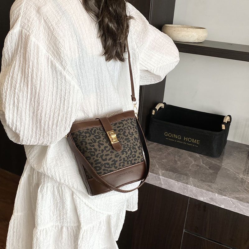 Miss DG 2025 new retro leopard print bag casual shoulder messenger bag