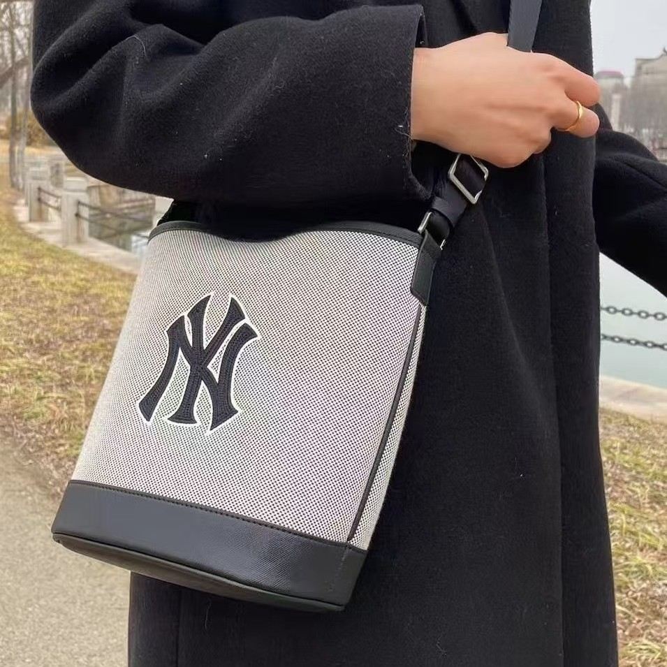 MLB Retro Vintage Flower Bucket Bag NY Full Label Embroidered Bucket Bag Single Shoulder Crossbody Bag Men's and Women's Versatile Casual Bag 