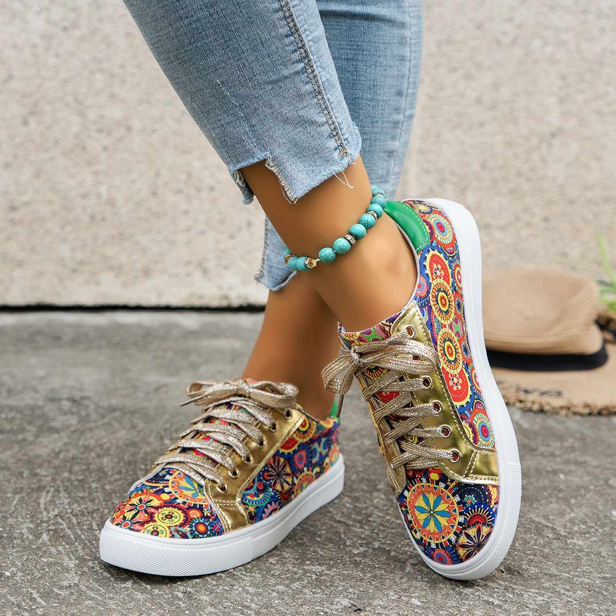 2025 New large-sized lace-up, colorful low-top single shoes, women's ethnic style graffiti lazy canvas flat single shoes