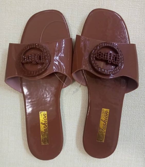 Women's glossy design outdoor fashion trend, slip-on, light-weight flat sandals slippers - BROWN