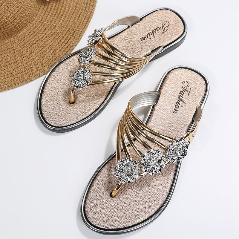 Flip-flops women summer wear clip foot flat slippers women light fashion leisure beach beach sandals