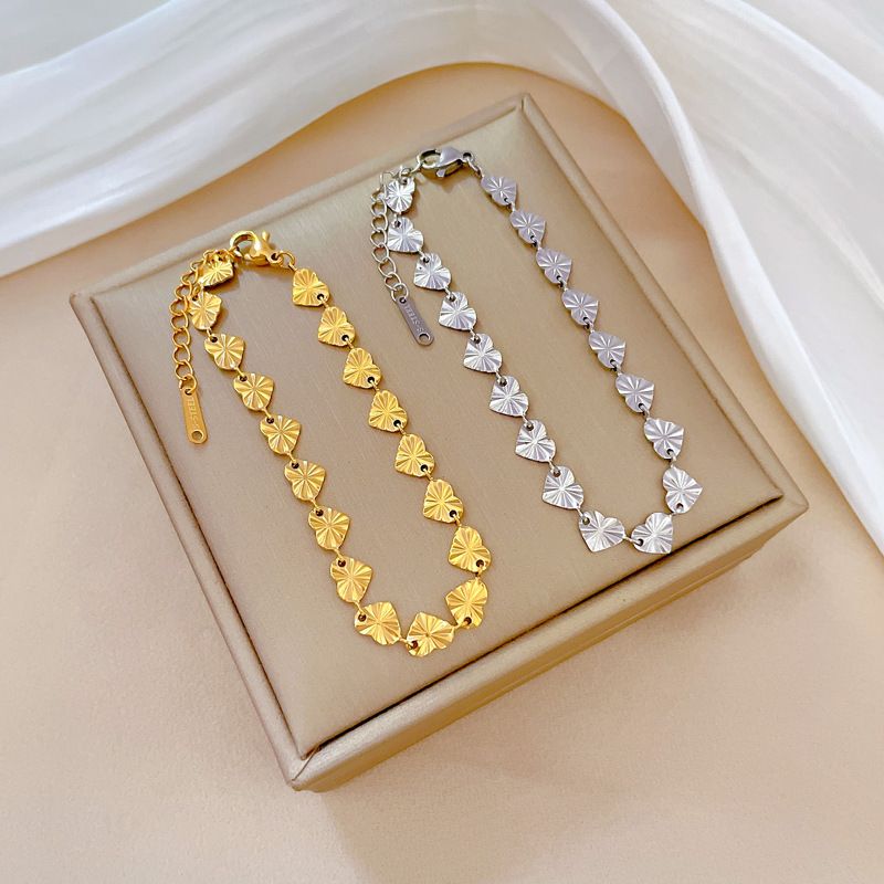 Gold & Silver Plated Full Titanium Steel Laser Engraved Textured Heart Link Chain Bracelet For Women, Minimalist Retro Dainty Adjustable Extension Wrist Chain, Ins Viral Versatile Daily Dating Best Friend Matching Fashion Hand Jewelry, Anti-Tarnish Waterproof Sweat Resistant Skin Friendly
