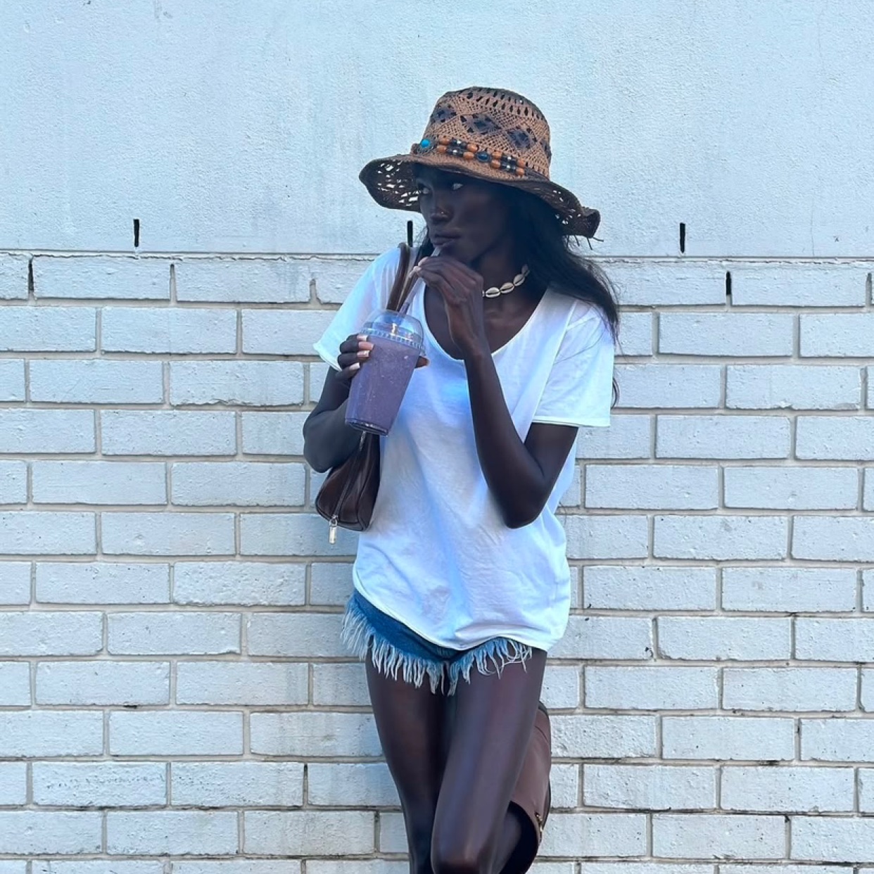 Folding mirror; high-quality makeup mirror; portable folding mirror; mini DIY makeup mirror. evaluates user icon