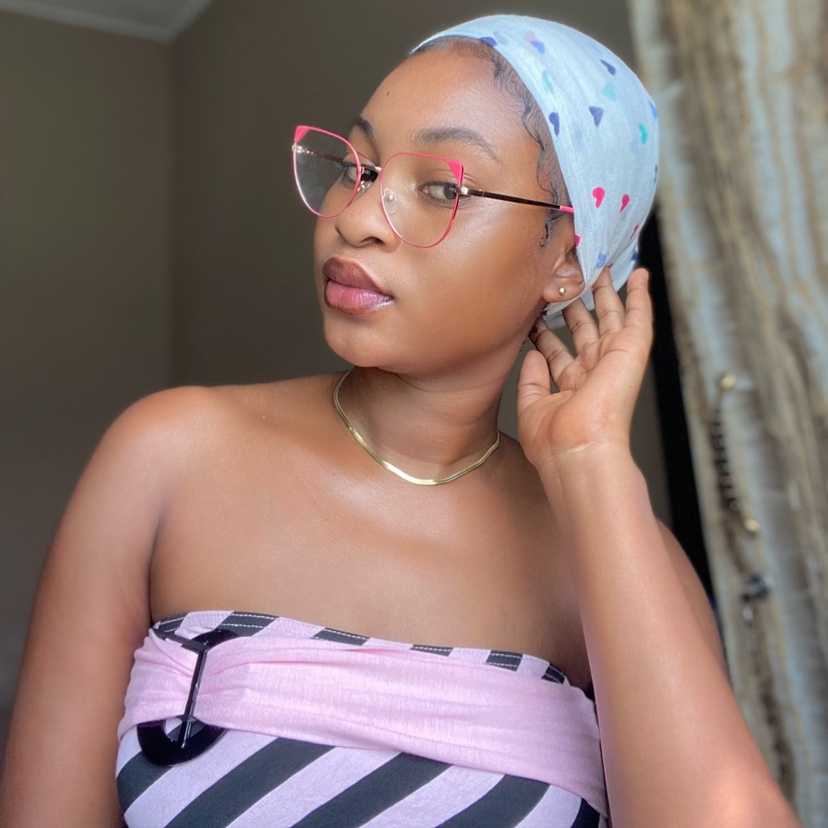  Short BOBO 4*4 Wig Straight Lace Front Closure- Human Hair Wigs for Black Women Short Curly bob Wigs With Bang
 evaluates user icon